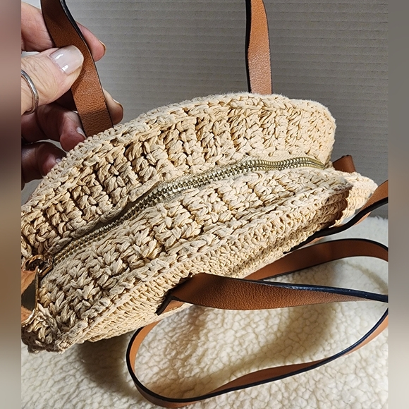 H&M round handbag or shoulder bag. - Picture 3 of 7